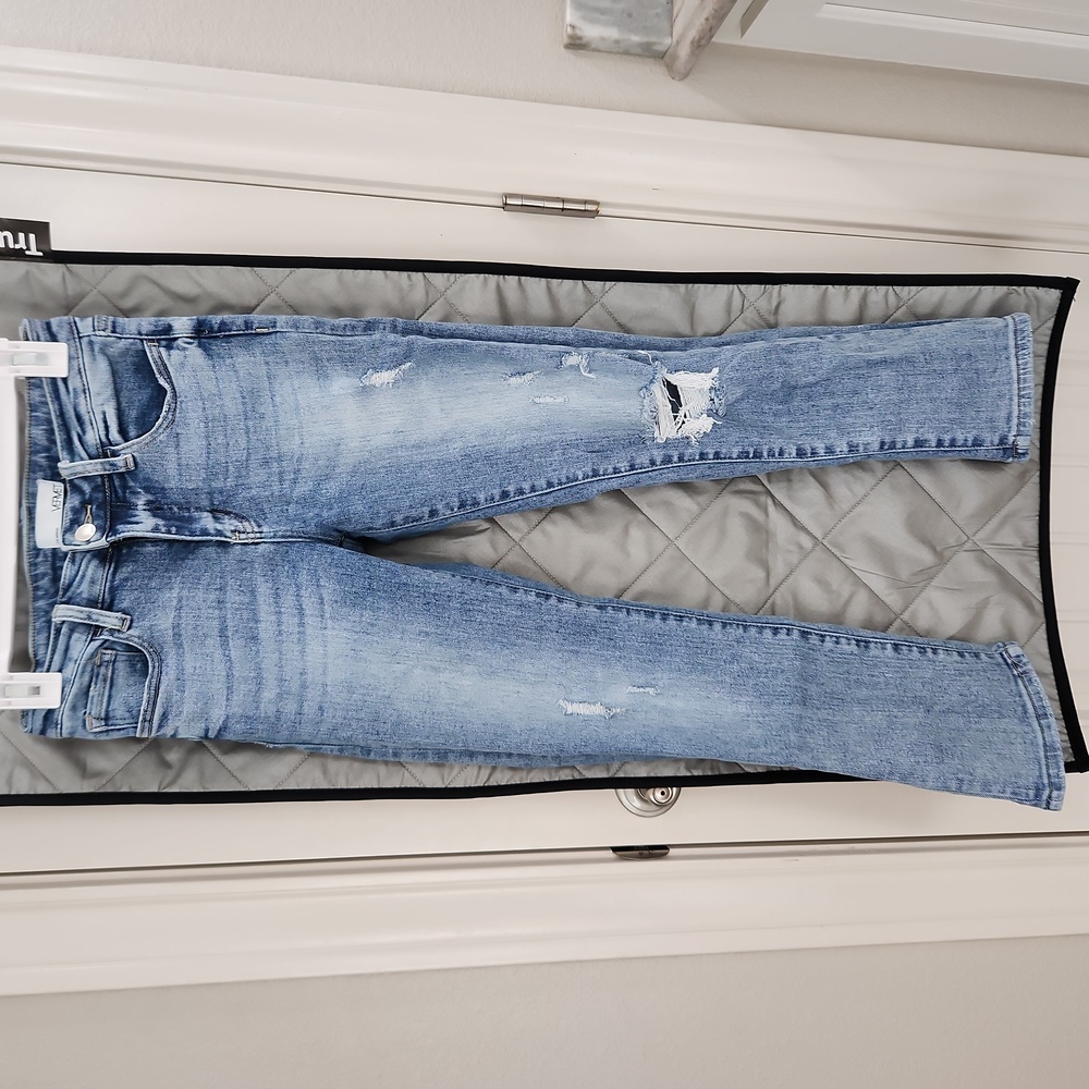 Vervet Distressed Cropped Jeans